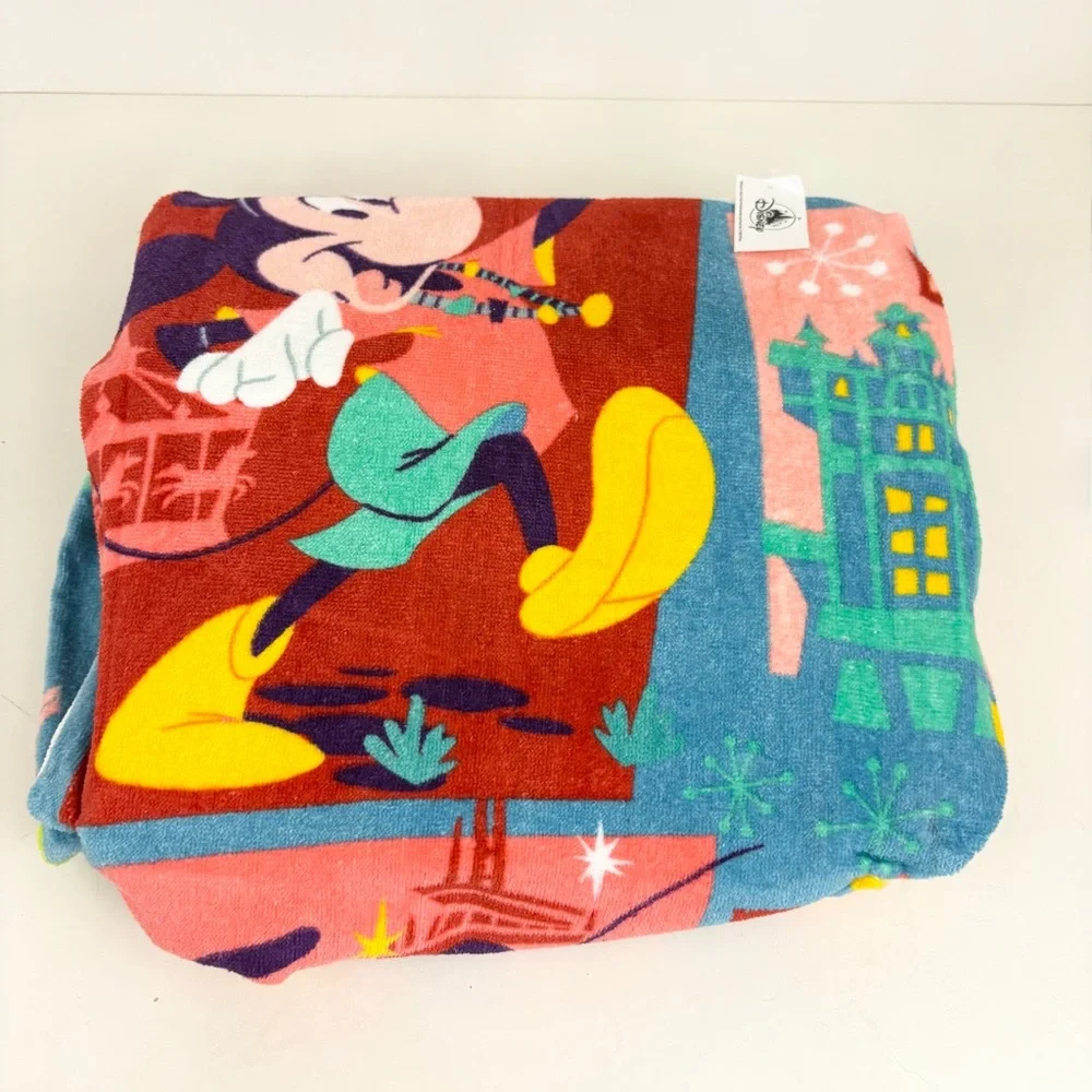 NWT Walt Disney World Play In The Park Mickey Mouse and Friends Beach Towel New